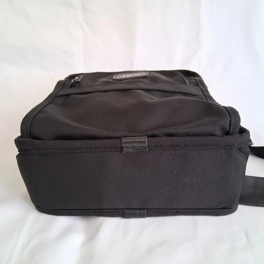 TUMI Men's Small Black Crossbody Bag 213D3